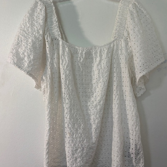 White eyelet top Size Large Flutter Sleeves SKU 3 - Picture 9 of 11